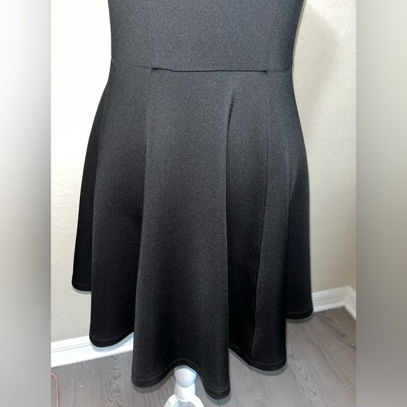 Ted Baker London ‘Preeny’ Scuba Black Dress - Picture 7 of 10